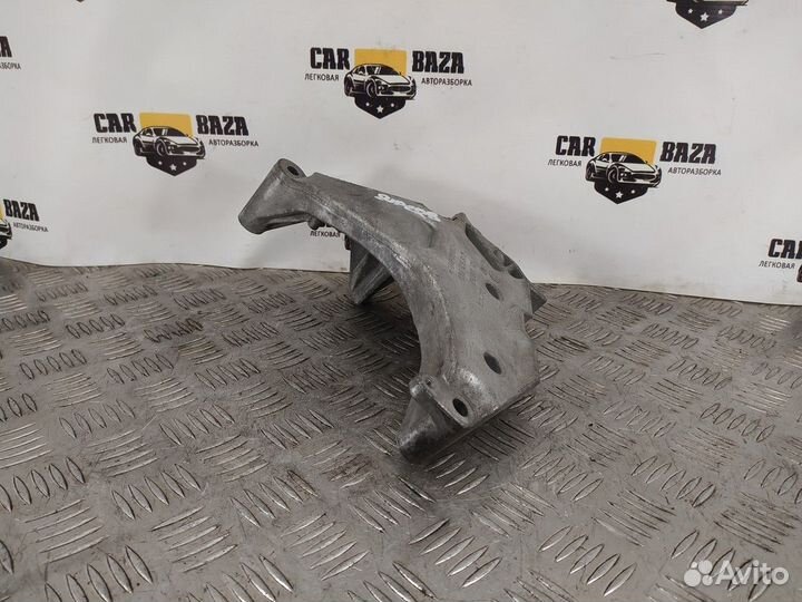 Кронштейн двигателя правый R Audi A3 8P