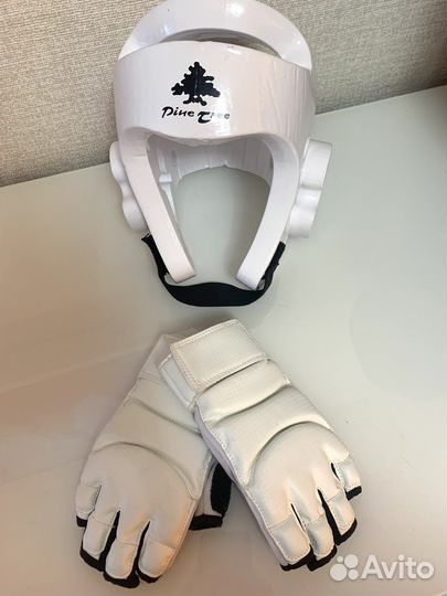 Шлем и перчатки для каратэ
