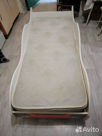 Продам кроватку машинка