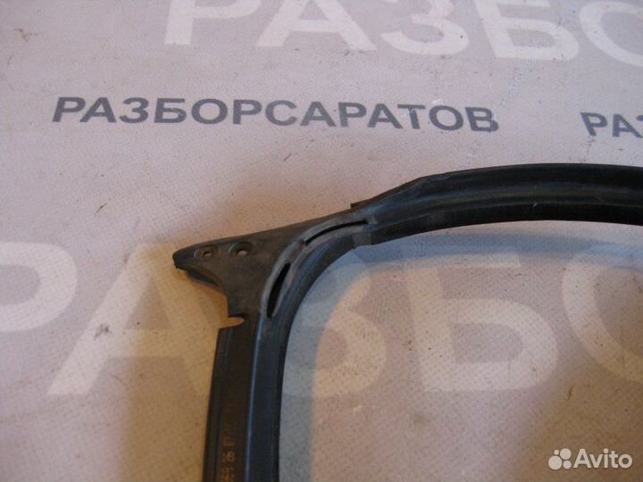 Уплотнитель двери передний правый Skoda Octavia