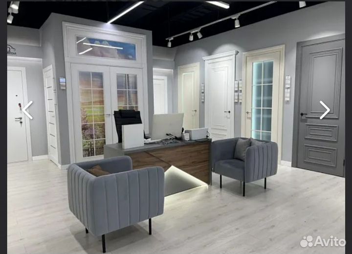 Менеджер в фирменный салон дверей, с обучением