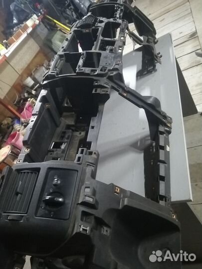 Торпедо (панель) на Ford Transit