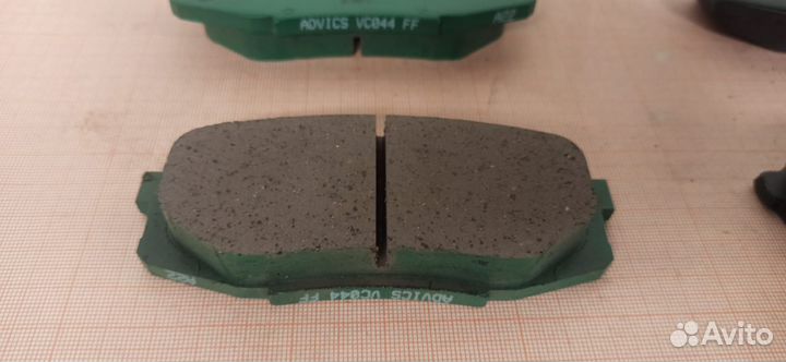 Тормозные колодки задние Toyota Land Cruiser 200