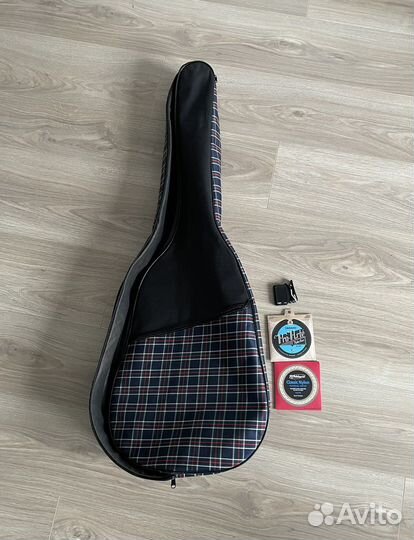 Классическая гитара Kremona