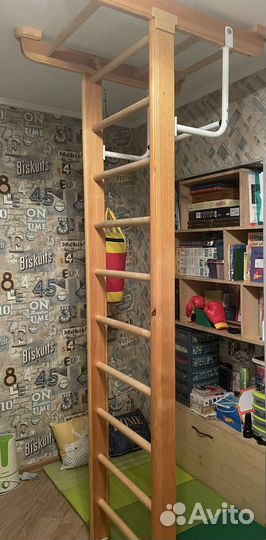 Шведская стенка деревянная с турником бу