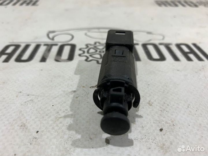 Датчик включения стоп сигнала Renault Symbol