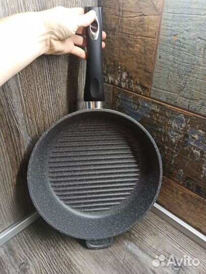 Сковорода литая новая гриль