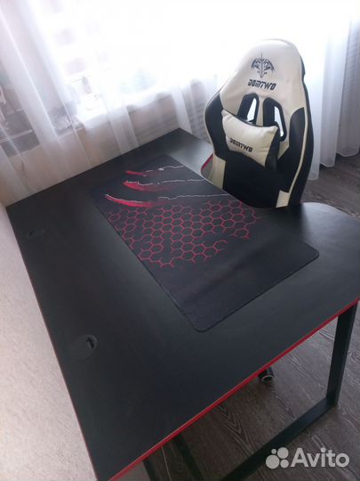 Компьютерный стол в стиле лофт и стул геймерский