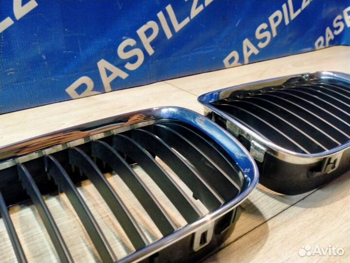 Решетка радиатора Bmw 523I Левый Руль