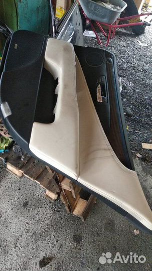 Обшивка дверей задняя правая Lexus Ls600Hl UVF46