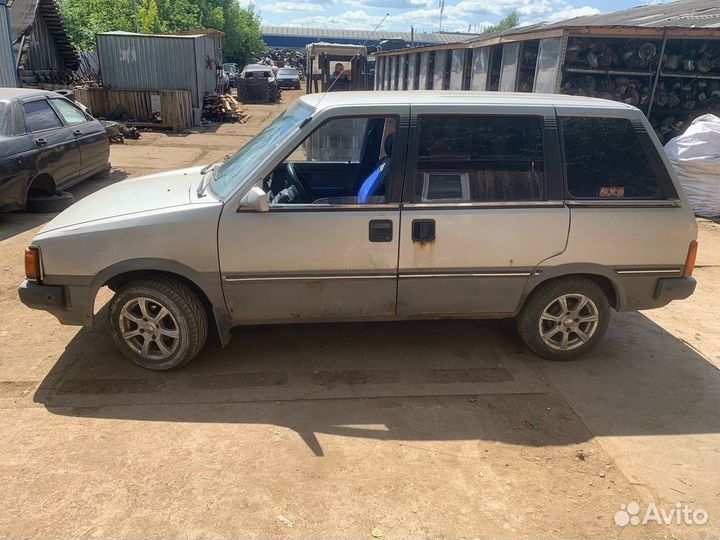 В разбор Nissan Prairie