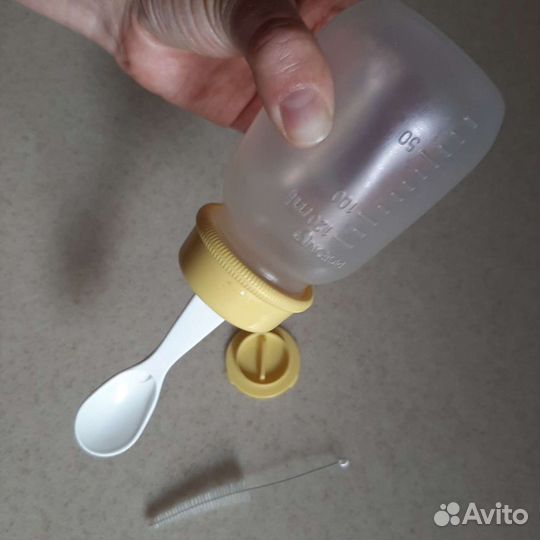 Бутылочка с ложкой для введения прикорма pigeon