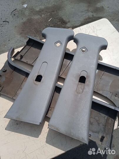 Накладка центральной стойки Nissan Terrano 2