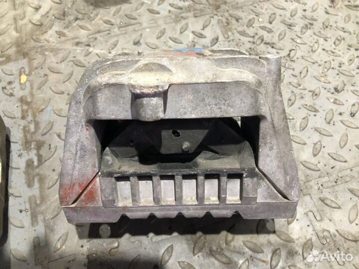 Опора двигателя правая