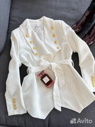 Женский пиджак премиум с поясом белый