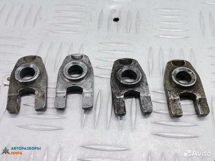 Крепление форсунки Renault Clio 2 2-й рест. 2006