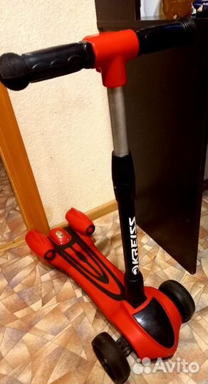 Детский самокат с паром и музыкой