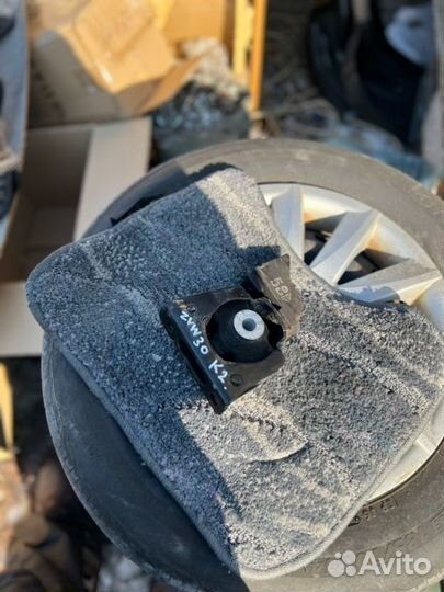 Подушка двс передняя Toyota Prius ZVW30 2zrfxe