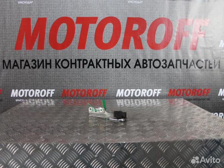 Шарнир капота левый Митсубиси Лансер CS5W А021