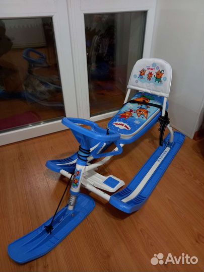 Детский снегокат со спинкой