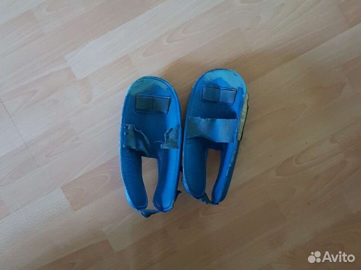 Перчатки и фунты для занятий единоборствами