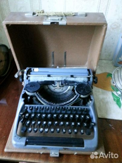 Пишущая/ печатная машинка 