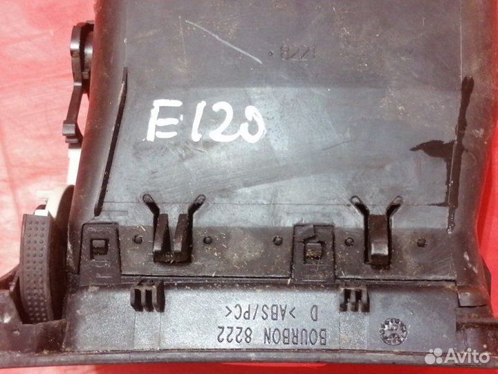 Дефлектор воздушный передний правый Toyota Corolla