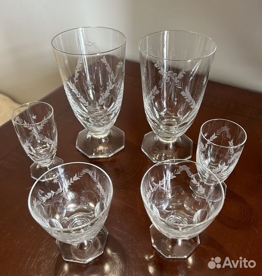 Набор старинных бокалов и рюмок