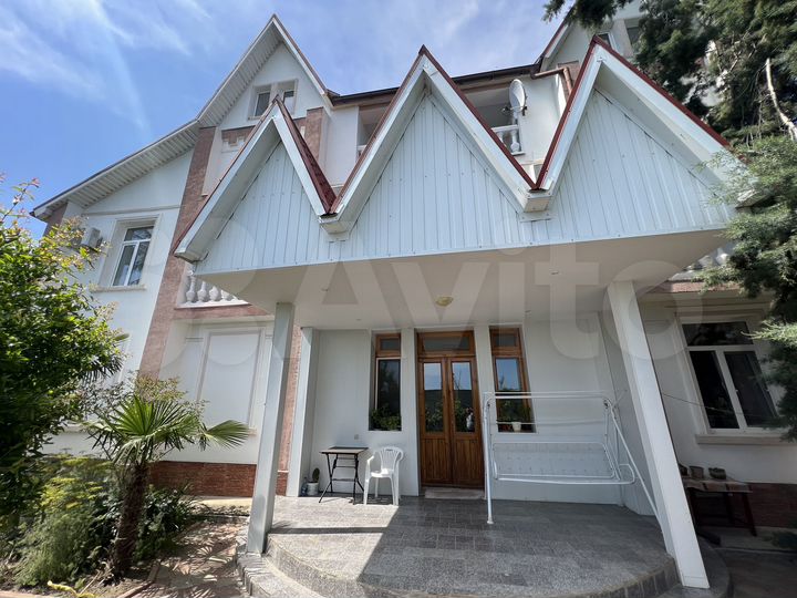 Дом 485 м² на участке 6 сот.