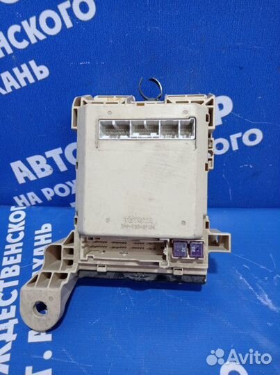 Блок предохранителей салона Toyota Camry 40 седан