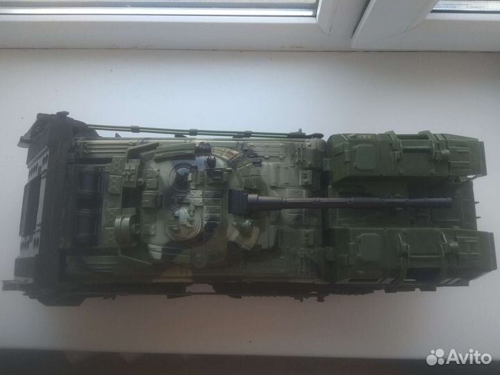 Танк военный