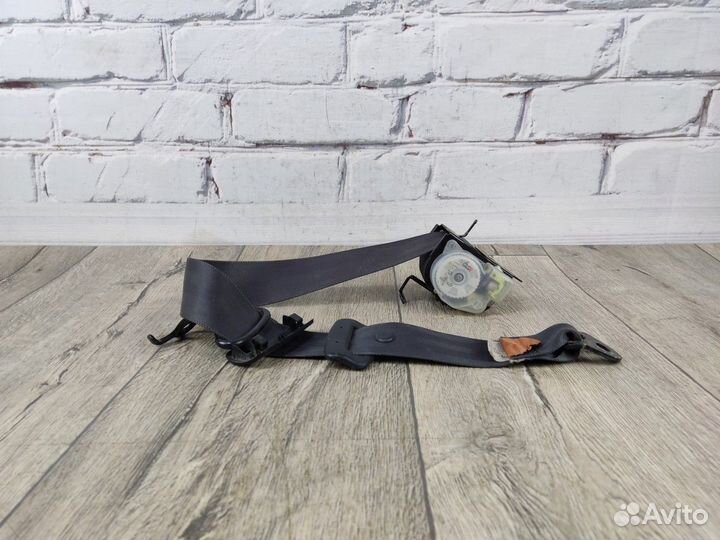 Ремень безопасности задний правый Carina E