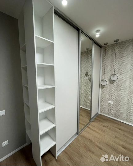 Шкаф купе с зеркалом