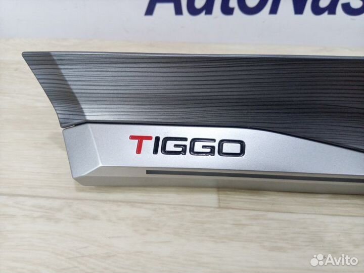 Накладка обшивки двери передняя правая Chery Tiggo