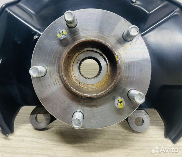 Кулак передний правый Honda Civic 4D 1.8