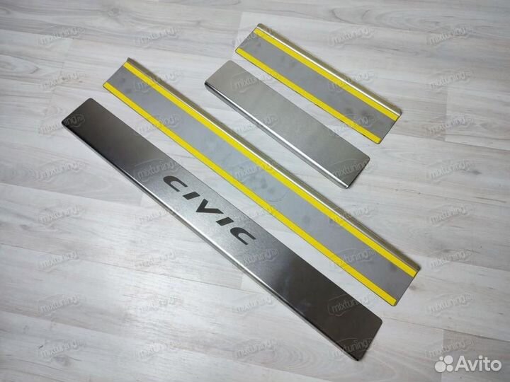 Накладки на пороги Standart