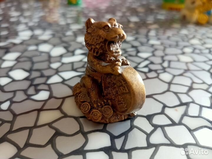 Статуэтки сувениры