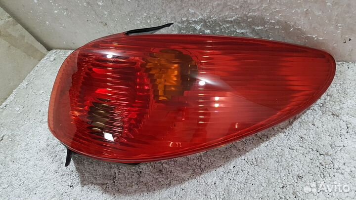 Фонарь задний левый правый Пежо 206