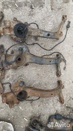 Кулак передний Volkswagen Passat B5 1996-2005