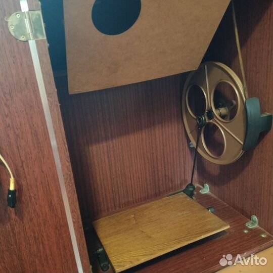 Продам ножную швейную машинку Чайка