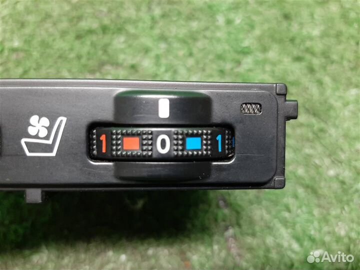 Переключатель обогрева сидений Lexus GS 450H 2007