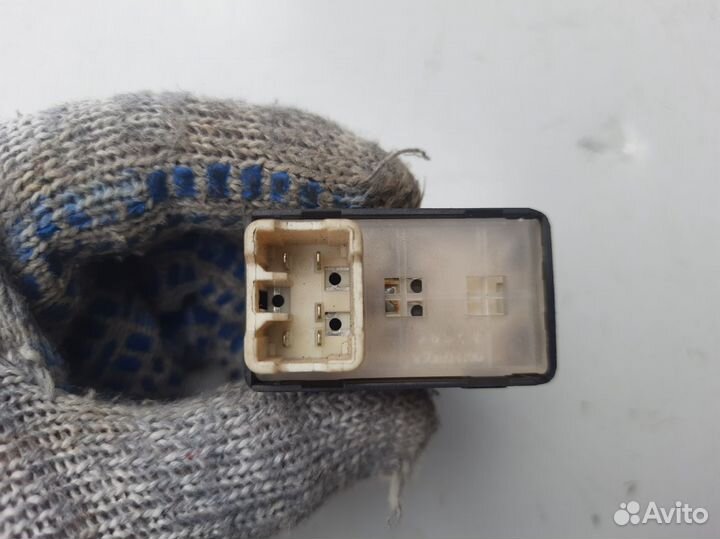 Кнопка стеклоподъемника Hyundai Accent 2