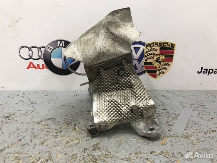 Кронштейн двигателя правый Audi A5 8T cdnc 2011