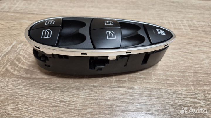 Блок кнопок стеклоподъемников Mercedes W211