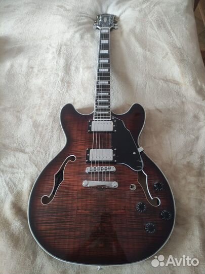 Продам полуакустическую электрогитару