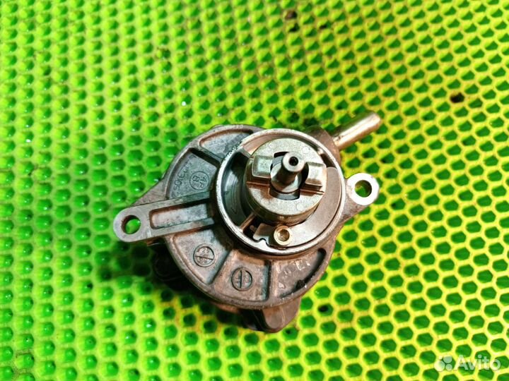 Насос вакуумный Mercedes C-Class