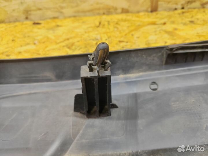 Боковой пластик переднего сиденья Ford focus 2