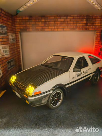 Машинка 1:24 Toyota Trueno AE86 Инициал Д