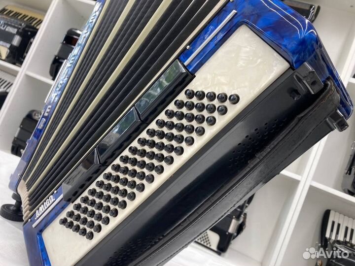 Аккордеон Weltmeister Amigo