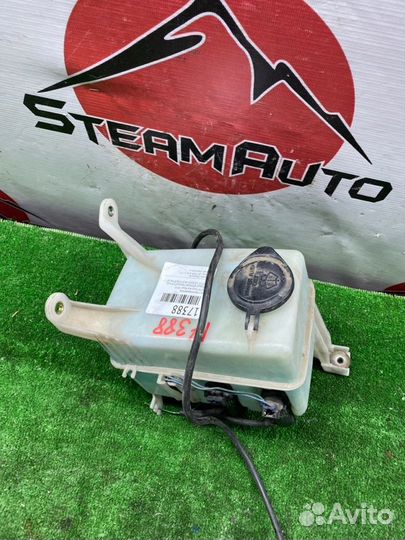 Бачок стеклоомывателя Toyota Town Ace Noah SR50